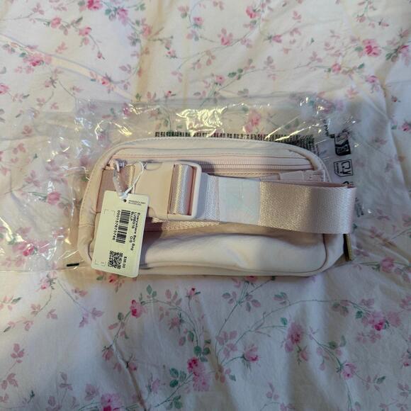 Lululemon Athletica Everywhere Belt Bag 1L - Picture 4 of 5